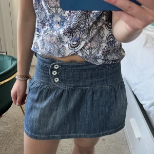 Jeans kjol - Säljer denna super fina jeans kjolen! Skriv vid intresse eller vid frågor!