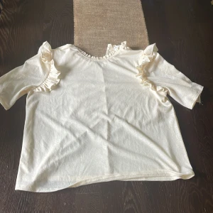 Asfin tröja  - Säljer denna super fina tröjan som tyvvär inte kommer till användning 💕