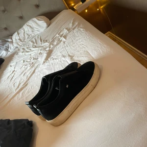 Svarta Coblers💗 - Köpt för typ 2 månader sedan men kommer inte till användning längre🩷