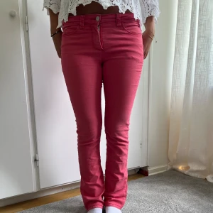 Rosa jeans - Snygga rosa lågmidjadejeans🩷