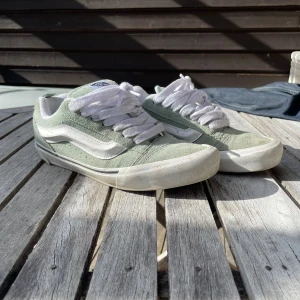 Vans knu skool - As feta Vans knu skool i super fint skicka  Inget slitage då jag haft de e i två veckor ungefär  