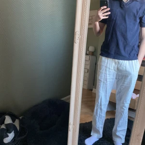 Linnebyxor - Riktigt snygga linnebyxor från H&M. Nypris 349kr mitt pris 150kr. Skriv om du har några frågor 