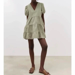 Zara klänning - En jätte fin klänning från Zara, utan defekter.❤️