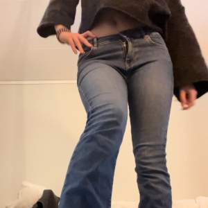 Snygga lowwaist jeans och bootcut. Nytt skick, skriv för bilder! 