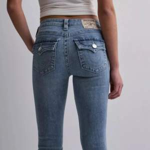 Super fina true religion jeans köpta ifrån nelly ❤️ normal pris: 1199, säljer för 800☺️