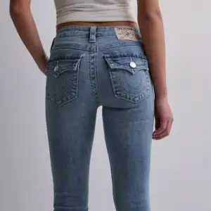 Super fina true religion jeans köpta ifrån nelly ❤️ normal pris: 1199, säljer för 800☺️