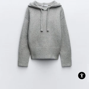 Zara hoodie  - Inget fel på den. Max använd 1 gång, säljer då det inte är min stil ❤️ Nypris 500.  Möts helst 