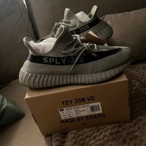 Yeezy 350 - Helt nya Yeezy skor. Först till kvarn! 