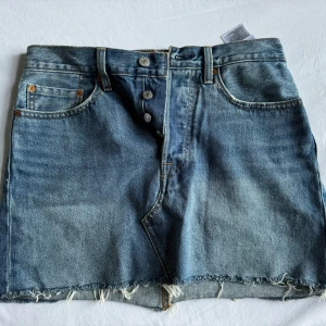Levi’s mini skirt  - Levi’s mini skirt in classic blue jeans that never goes out of style 