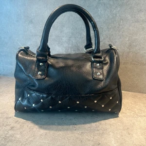 Väska - Superfin väska från rainbow! Går inte ner i pris!!! Köp direkt för 650