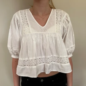 Blus - Säljer denna supersöta blus från Pigalle i storlek 36. Väldigt fint skick!💞💞