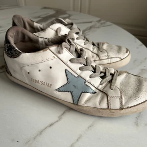 Golden goose  - Säljer mina Golden goose skor, väldigt använda, skicka 6/10, där av priset. Pris går att diskutera.  Size 41