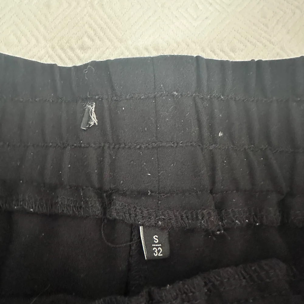 Svarta kostym byxor. Tror dom är från only. Får inte användning av dom längre❤️❤️❤️. Jeans & Byxor.
