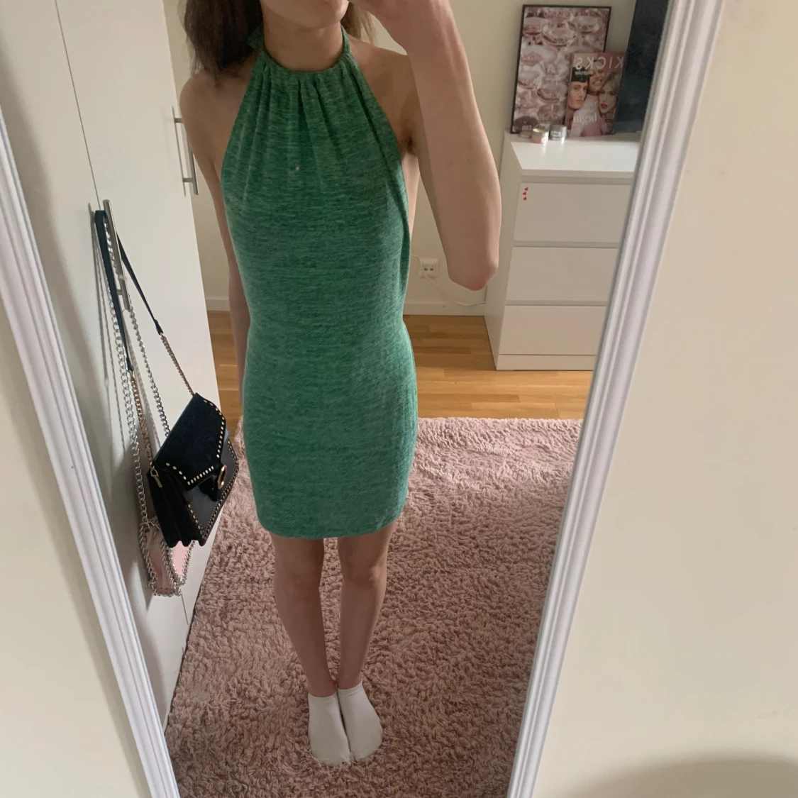 Grön klänning med öppen rygg