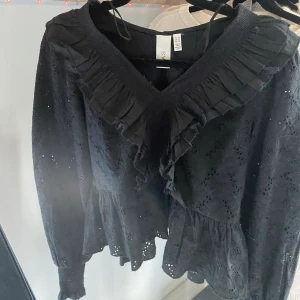 Blus - Svart blus som aldrig är använd💗