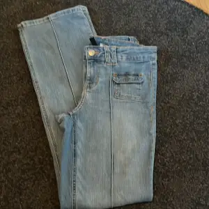 jeans från hm, mellanmidja och hyfsat långa:)