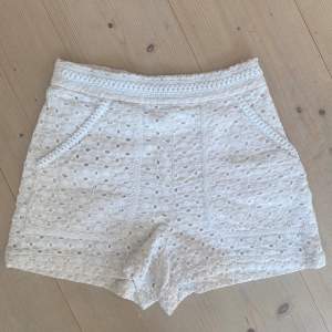 SUPER fina shorts från zara!! PERFEKTA nu till våren och sommaren❣️❣️ tyvärr för små för mig