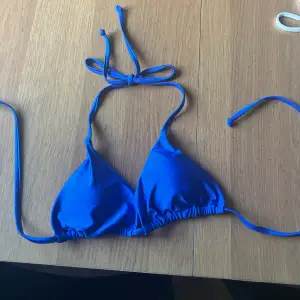Säljer denna blå bikini i storlek S