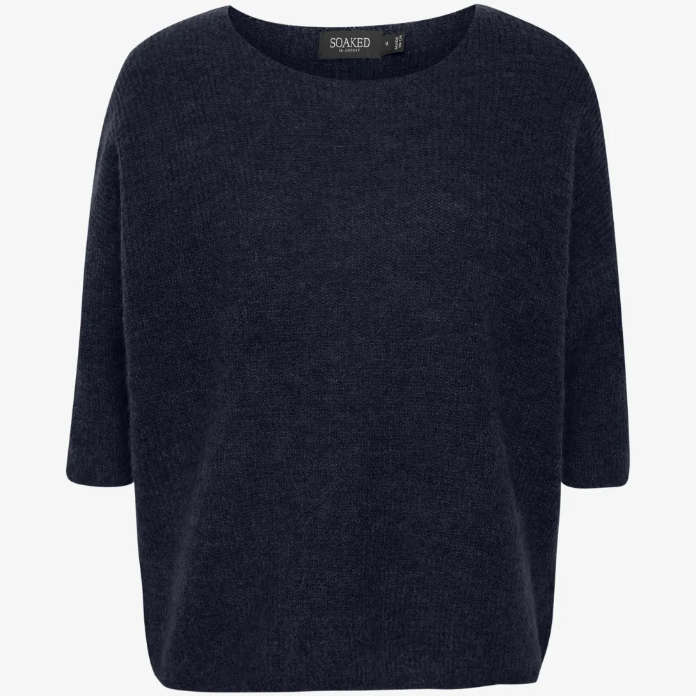 Såå snygg tröja från soaked in luxury❤️ Kommer tyvärr inte till användning för mig, den har bara använts 3-4 gånger och har inga defekter👌👌 Nypris är 699💖 Tryck gärna på köp nu, kan även mötas i Stockholm (innerstan)🙏🙏. Tröjor & Koftor.