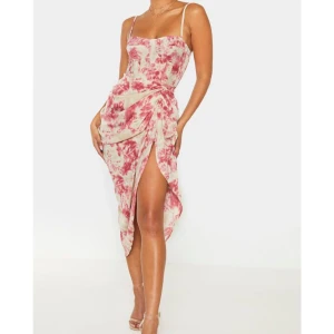 Prettylittlething sett - Helt ny med prislapp 