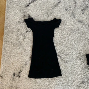 Klänning  -  Svart gullig klänning perfekt för sommaren jätteluftig och skön 