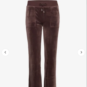 Brunt juicy sett  - Brunt juicy sett Tröjan är i xs Byxorna är i xxs