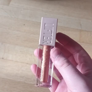 Lipgloss - Oanvänt, om ni vill se mer så skriv.  