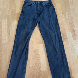 Levis 50’s Straight - Levis 50’s Straight Säljes!  Väldigt fint skick, en nyare modell som Levis givit ut. Storlek: W32 L34 Skick: 9/10  Mvh, David