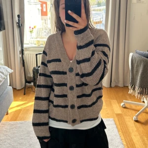 Stickad långärmad  - Lite nopprig men skön!💞