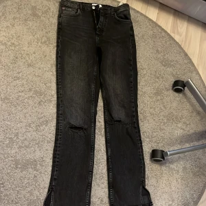 Jeans - Jeans från Zara, helt oanvända. Svart/gråa. 