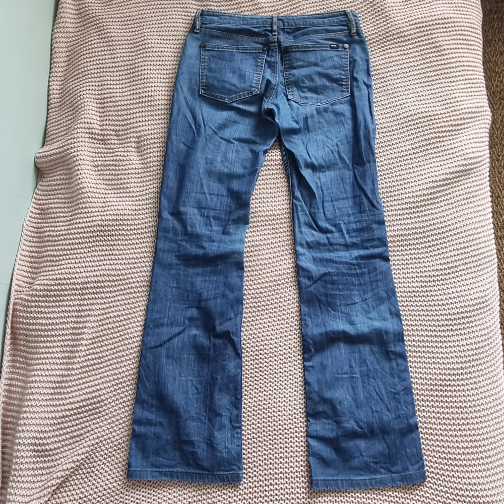 lågmidjade jeans från mexx, waist 27🩷 de sitter jättesmickrande på. Jeans & Byxor.