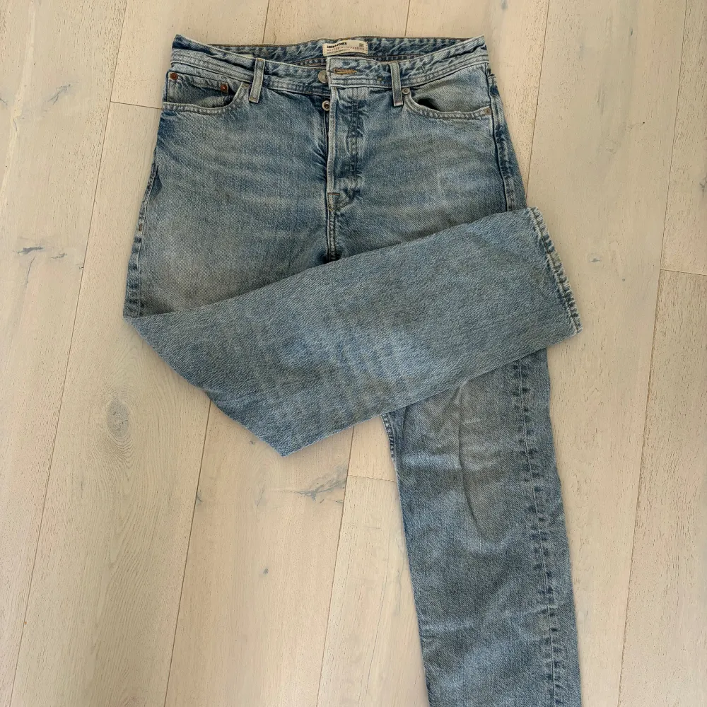 Snygga jeans i loose fit. Storlek 31/30. . Jeans & Byxor.