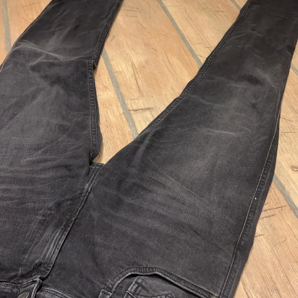Säljer dessa helt oanvända replay anbass jeans. Nypris 1900. Jeans & Byxor.