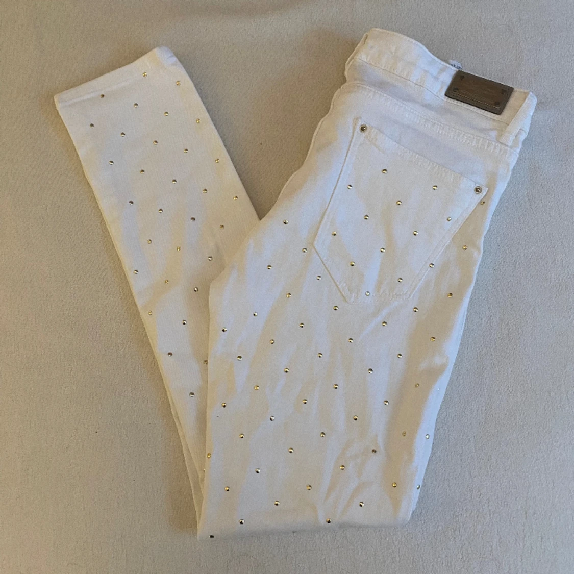 Slim fitt vita jeans från Zara - 90