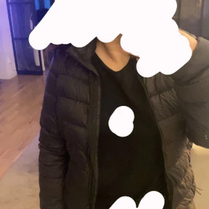 mckinley jacka - Säljer min mckinley jacka har använt den runt 2 månader men sluta använda den, köpte den för 600kr men säljer för billigare, skriv om ni har prisförslag eller några funderingar 