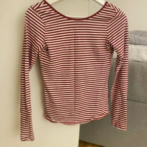 Randig tröja - jättefin randig tröja från HM som liknar den från arket❤️