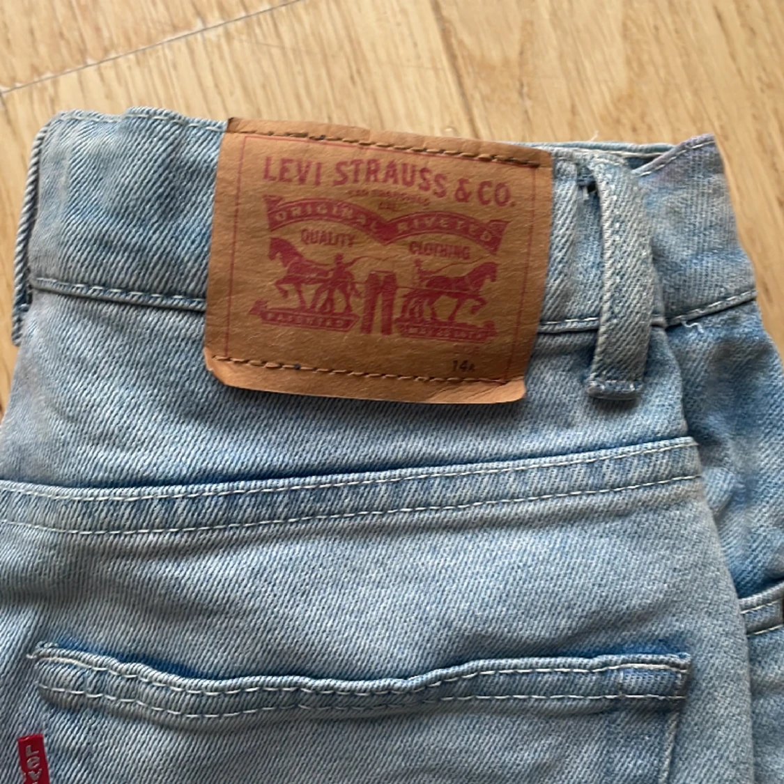 Levi strauss ljus blå jeans  - 90