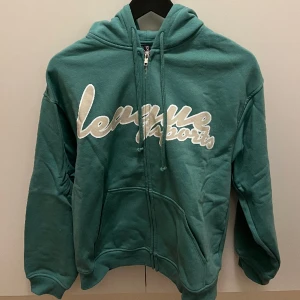 Grön ziphoodie - Storlek xxs, men passar mig som har s. 