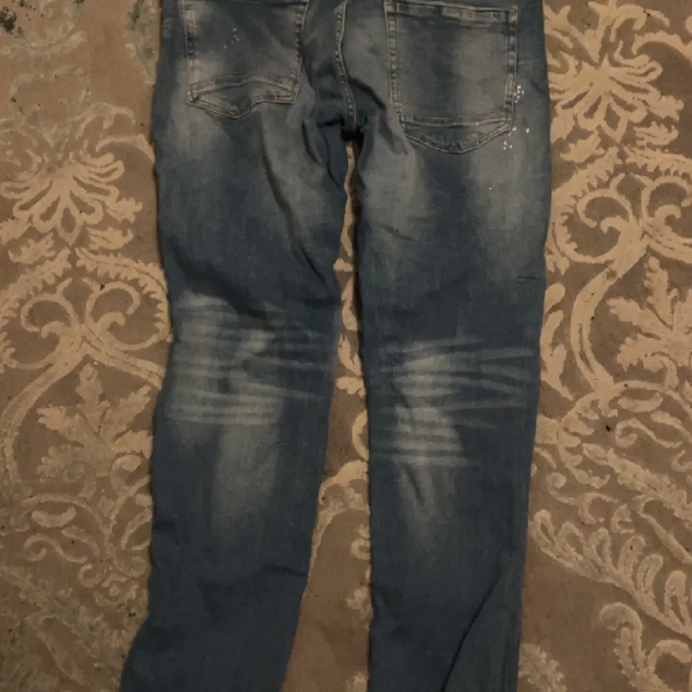 Blå jeans i storlek 31/32. I bra skick, har bara används 3 gånger.. Jeans & Byxor.