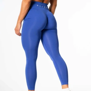 Relode träningstights  - Säljer dom här träningstightsen från Relode i världens snyggaste färg!!🥺 Tyvärr är dom lite tajta på mig. Aldrig använda. Nypris 699kr