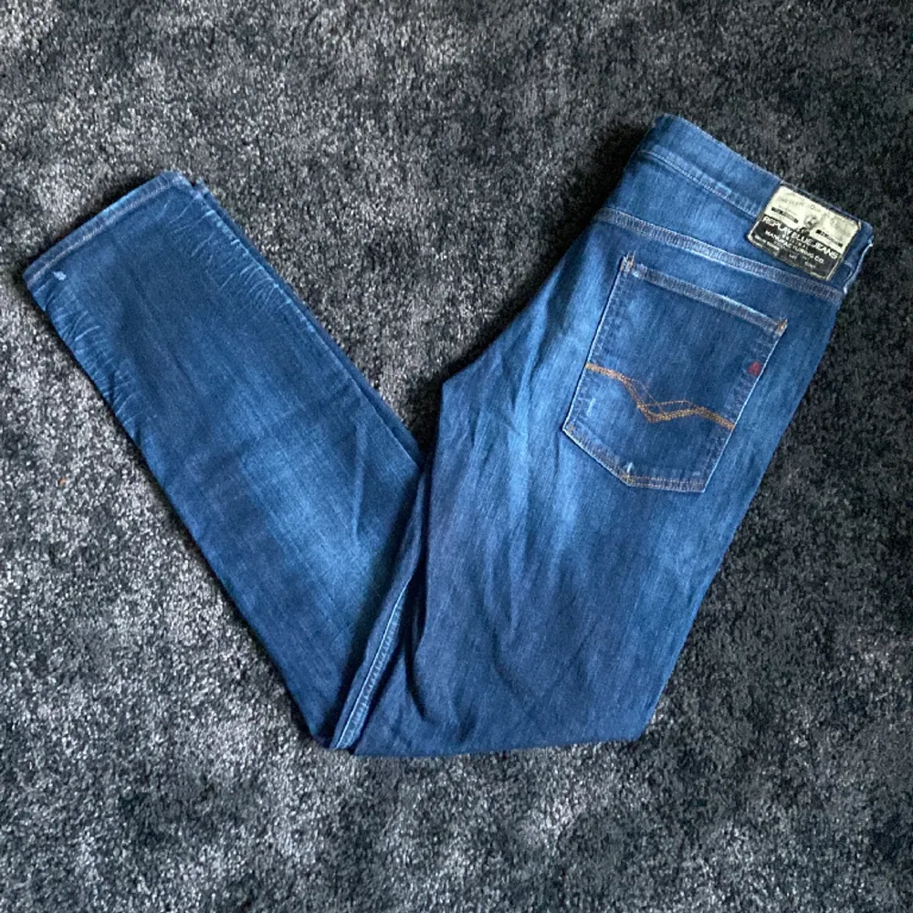 Replay jeans i storlek 36/34. Jeansen är i perfekt skick, 9/10. Hör av er om ni har några frågor!. Jeans & Byxor.
