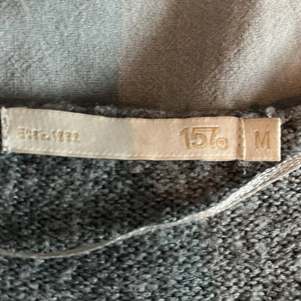 Grå stickad tröja från lager 157. Stickat.