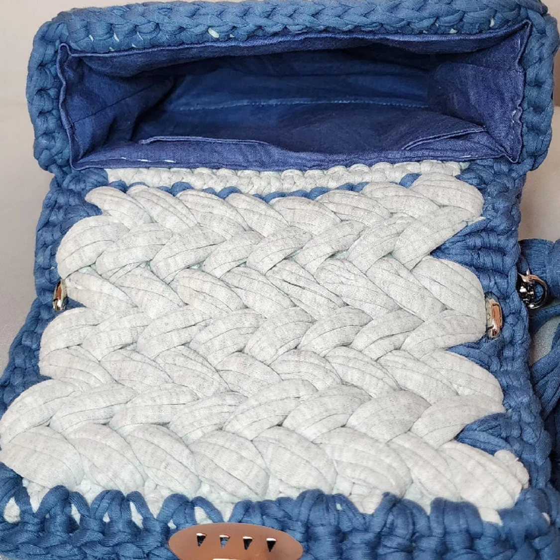 Handvirkad väska  - 90