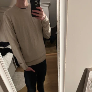 These Glory Days merinoull tröja - Riktigt fet merinoull tröja från these glory days som jag säljer pga att den inte kommer till användning. Bra skick och riktigt snygg passform! Litet hål. Skriv om ni vill köpa flera saker tillsammans för då kan jag sänka priset.