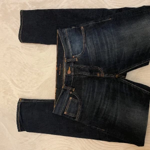 Nudie jeans - Säljer nu dessa väldigt trendiga nudie jeans som är nya utan prislapp. Modellen heter grimtrim och är i storlek 31/32! Hör gärna av dig vid frågor eller funderingar 😃
