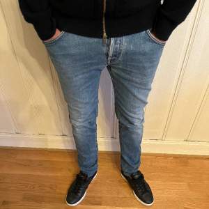 Säljer dessa snygga jeans från handpicked som är ett danskt kvalitetsmärke som fokuserar på jeans. Dom är i fint skick och kostar runt 4 tusen nypris. Hör av dig om du har någon fråga!