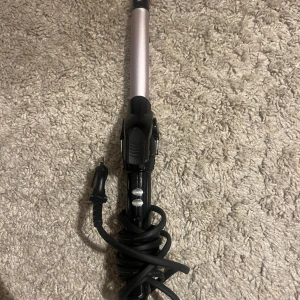 BaByliss 19mm Curling Tong - Säljer då jag har en annan, aldrig använd. Kartong medföljer ❤️