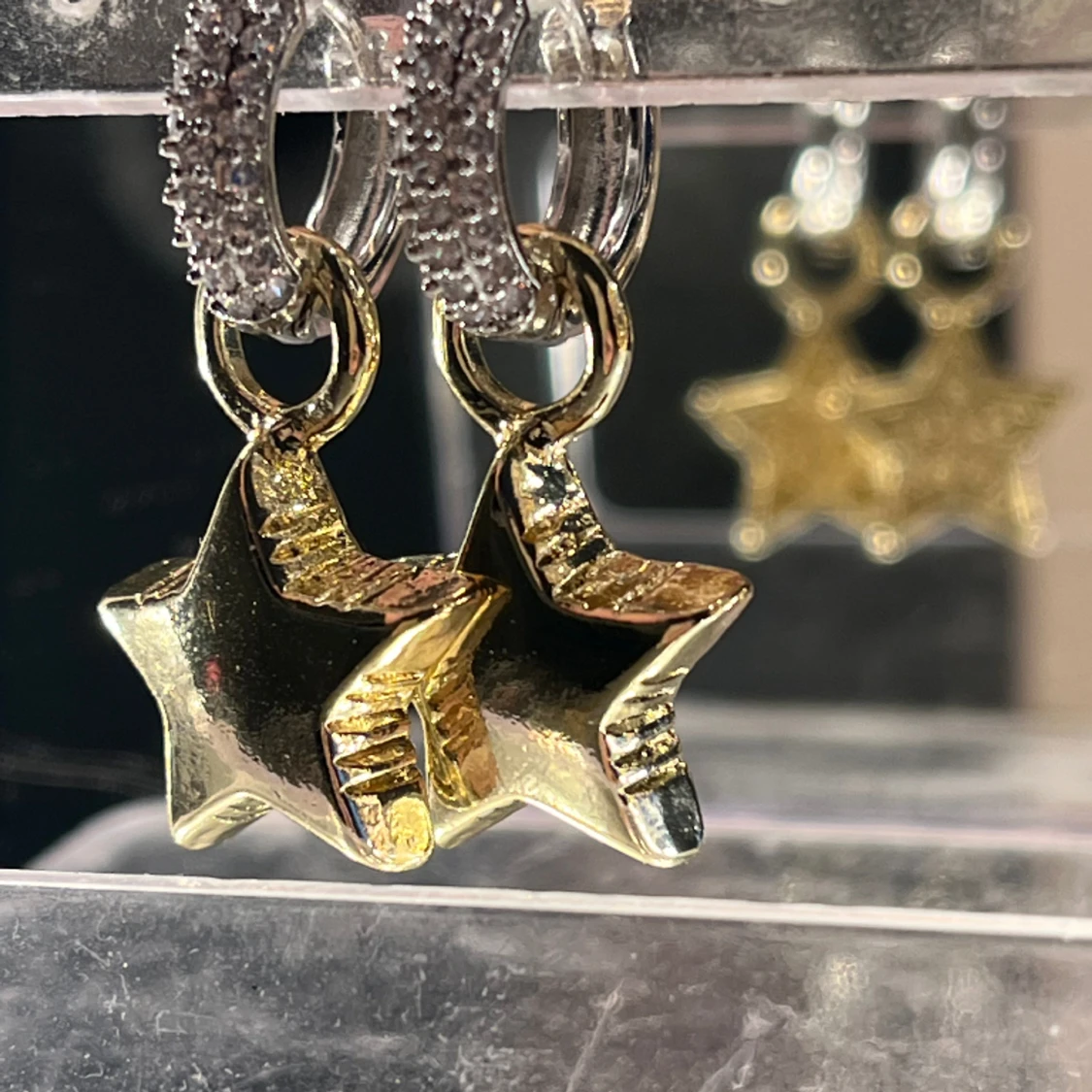 Silvriga och guldiga stjärnörhängen 🌟