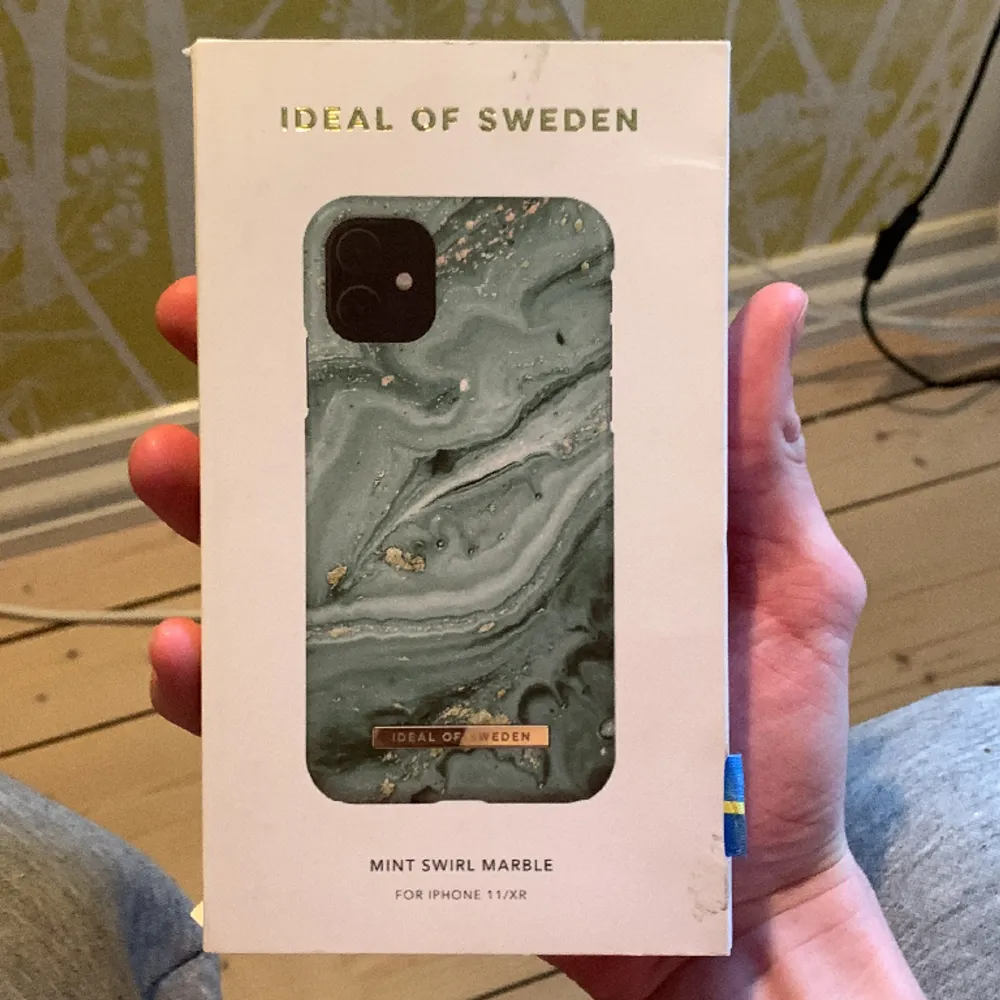 Säljer en iPhone 11/XR mobilskal från Ideal of Sweden som är helt ny så vi inte har haft användning för den, färgen: Mint Swirl Marble. Accessoarer.
