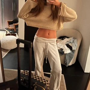 Zara tröja  - Jätte najs croppad tröja i stickat material💗 Säljer då den inte kommer till användning🫶